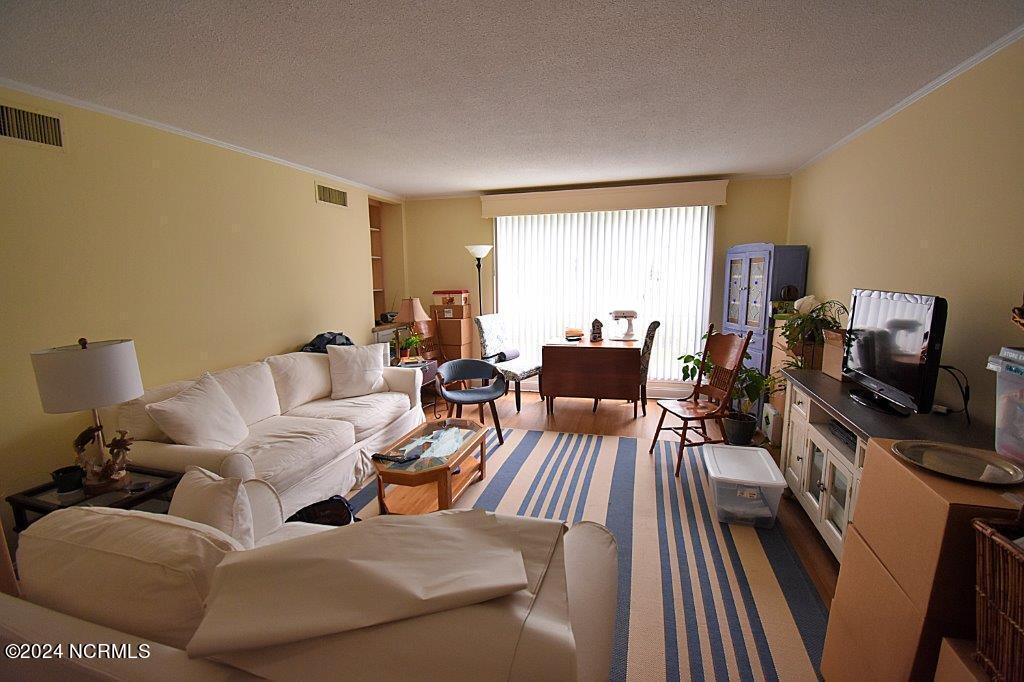 228 Linden Street, Unit A New Bern, NC 28560 - Photo 3 of 12 Living Room