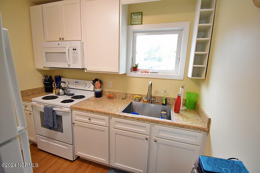 228 Linden Street, Unit A New Bern, NC 28560 - Photo 4 of 12 Kitchen