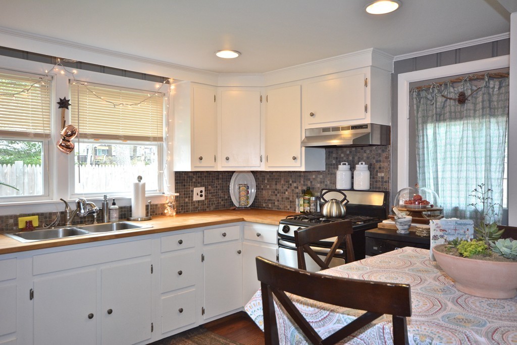 18 Wilson Road Marion, MA 02738 - Photo 3 of 18 Gallery Image 3