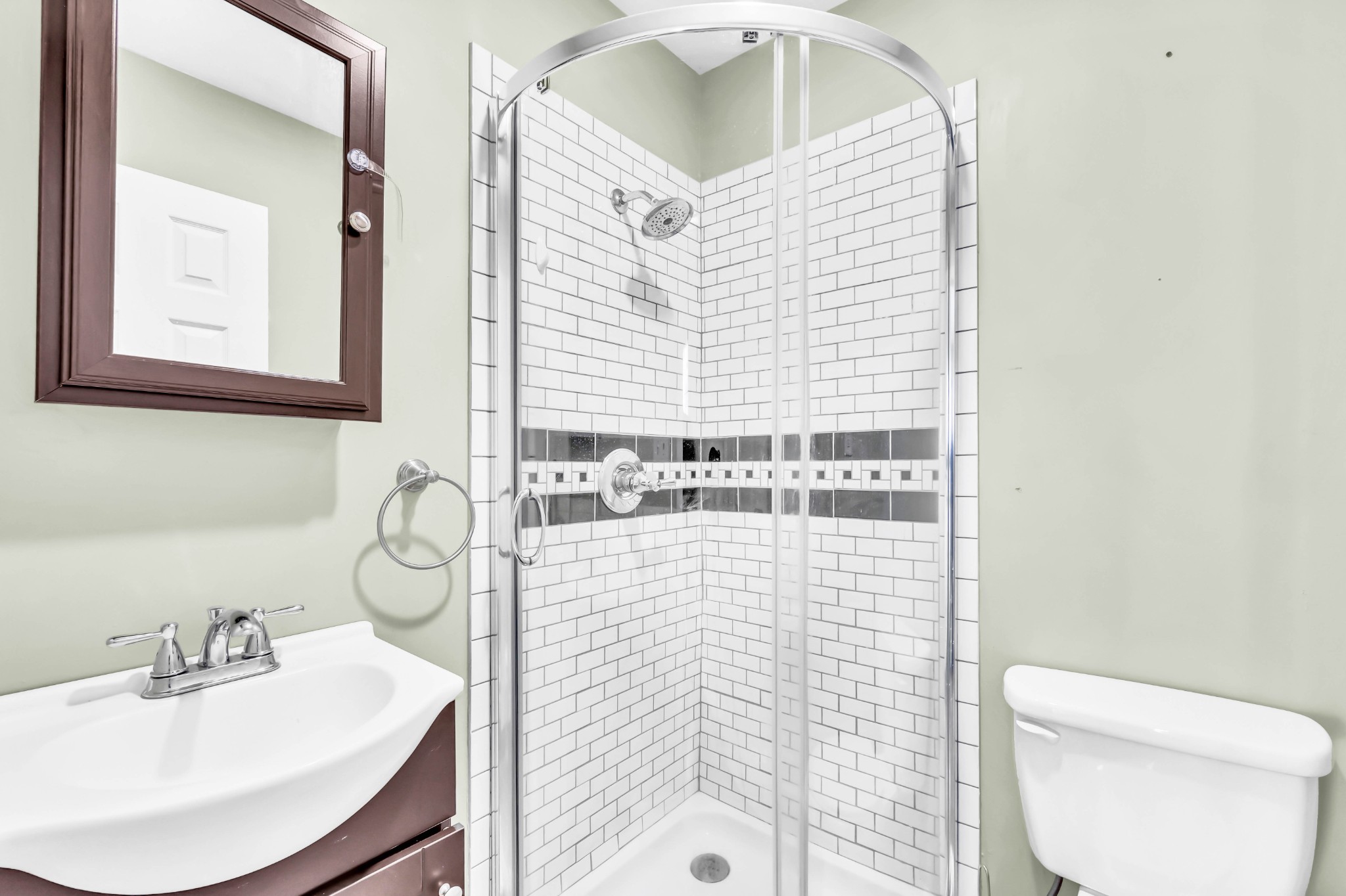 634 State Line Road Oak Grove, KY 42262 - Photo 15 of 17 a bathroom with a sink a toilet and shower