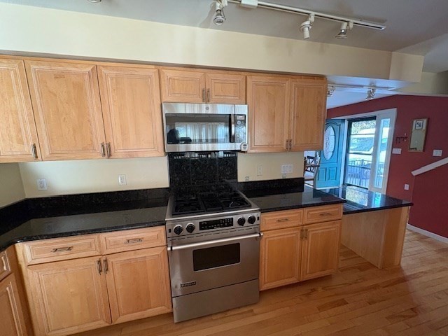 505 Bay Road, Unit 1 Hamilton, MA 01982 - Photo 4 of 13 Gallery Image 4