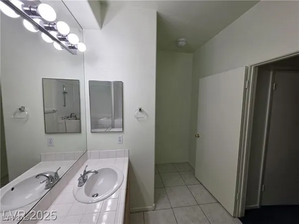 $209,900 | 2110 Los Feliz Street, Unit 1007, Las Vegas, NV 89156