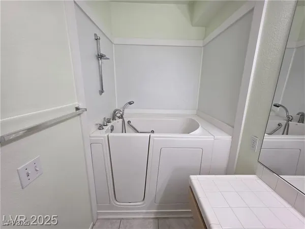 $209,900 | 2110 Los Feliz Street, Unit 1007, Las Vegas, NV 89156