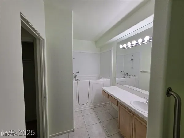 $209,900 | 2110 Los Feliz Street, Unit 1007, Las Vegas, NV 89156