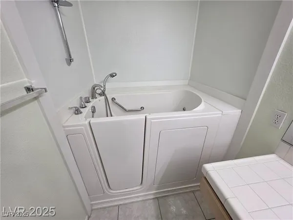 $209,900 | 2110 Los Feliz Street, Unit 1007, Las Vegas, NV 89156