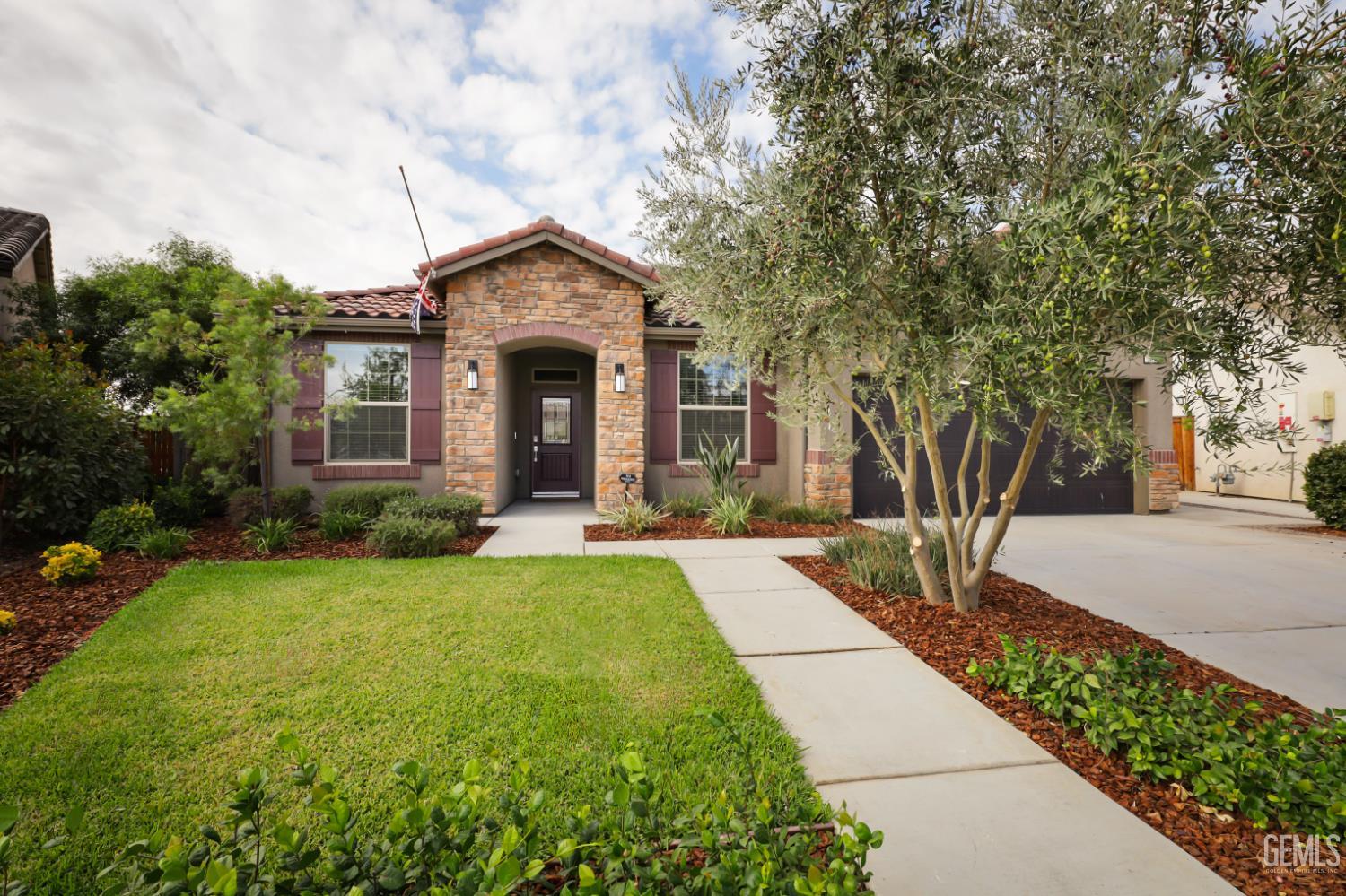 Undisclosed Address Shafter, CA 93263 - Photo 4 of 28 a front view of a house with garden