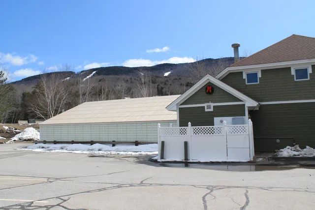 $349,900 | 48 Cooper Memorial Drive, Unit 415, Lincoln, NH 03251