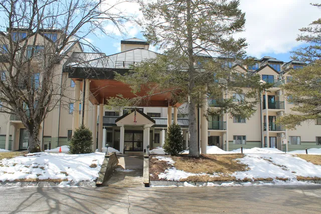 $349,900 | 48 Cooper Memorial Drive, Unit 415, Lincoln, NH 03251