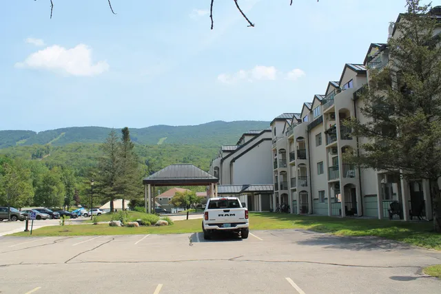 $349,900 | 48 Cooper Memorial Drive, Unit 415, Lincoln, NH 03251