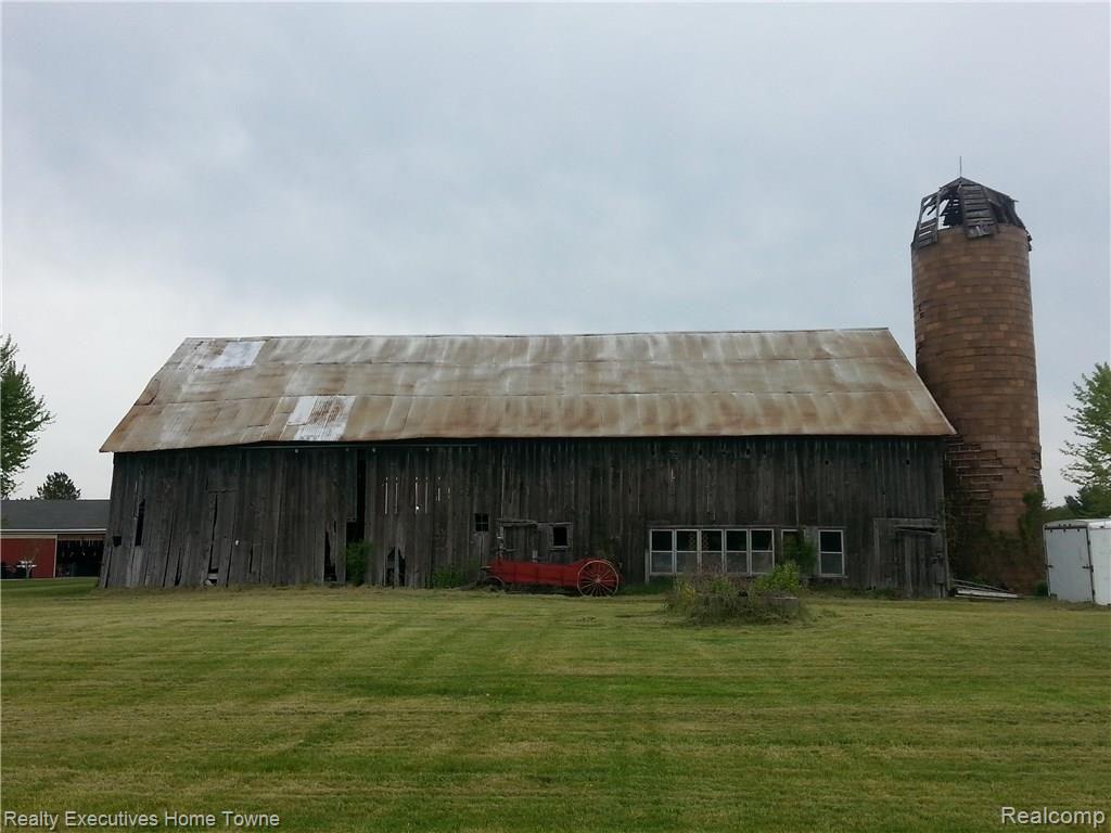 6910 Big Hand Road St. Clair, MI 48079 - Photo 3 of 12 20160521_125731_Big Hand Rd.jpg