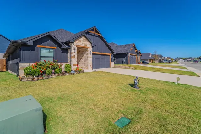 $350,000 | 929 Tesslynn Avenue, Godley, TX 76044