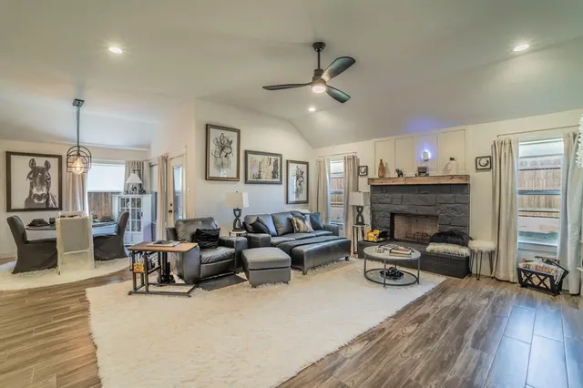 $350,000 | 929 Tesslynn Avenue, Godley, TX 76044