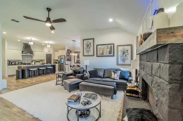 $350,000 | 929 Tesslynn Avenue, Godley, TX 76044