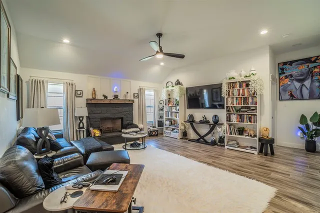 $350,000 | 929 Tesslynn Avenue, Godley, TX 76044