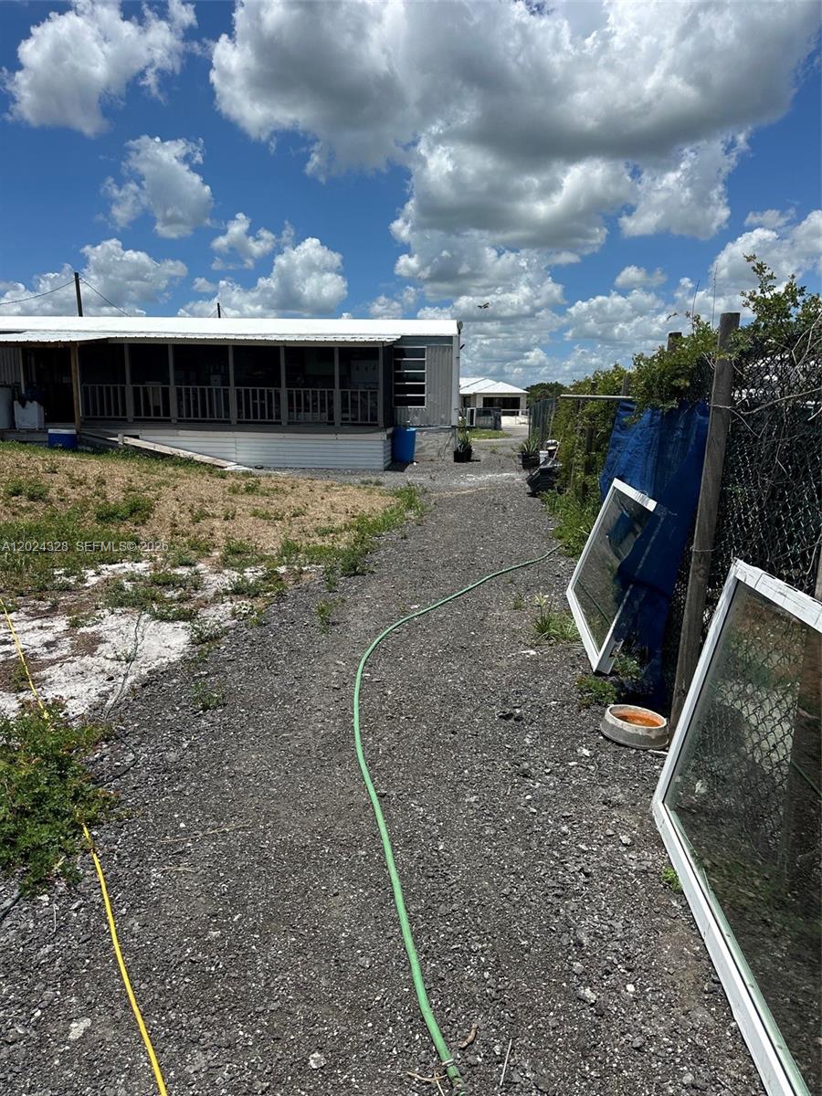 625 North Quebrada Street Clewiston, FL 33440 - Photo 21 of 26 a view of a house with a backyard