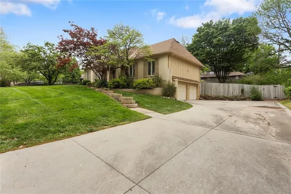 $275,000 | 3901 South Sherman Drive, Independence, MO 64055
