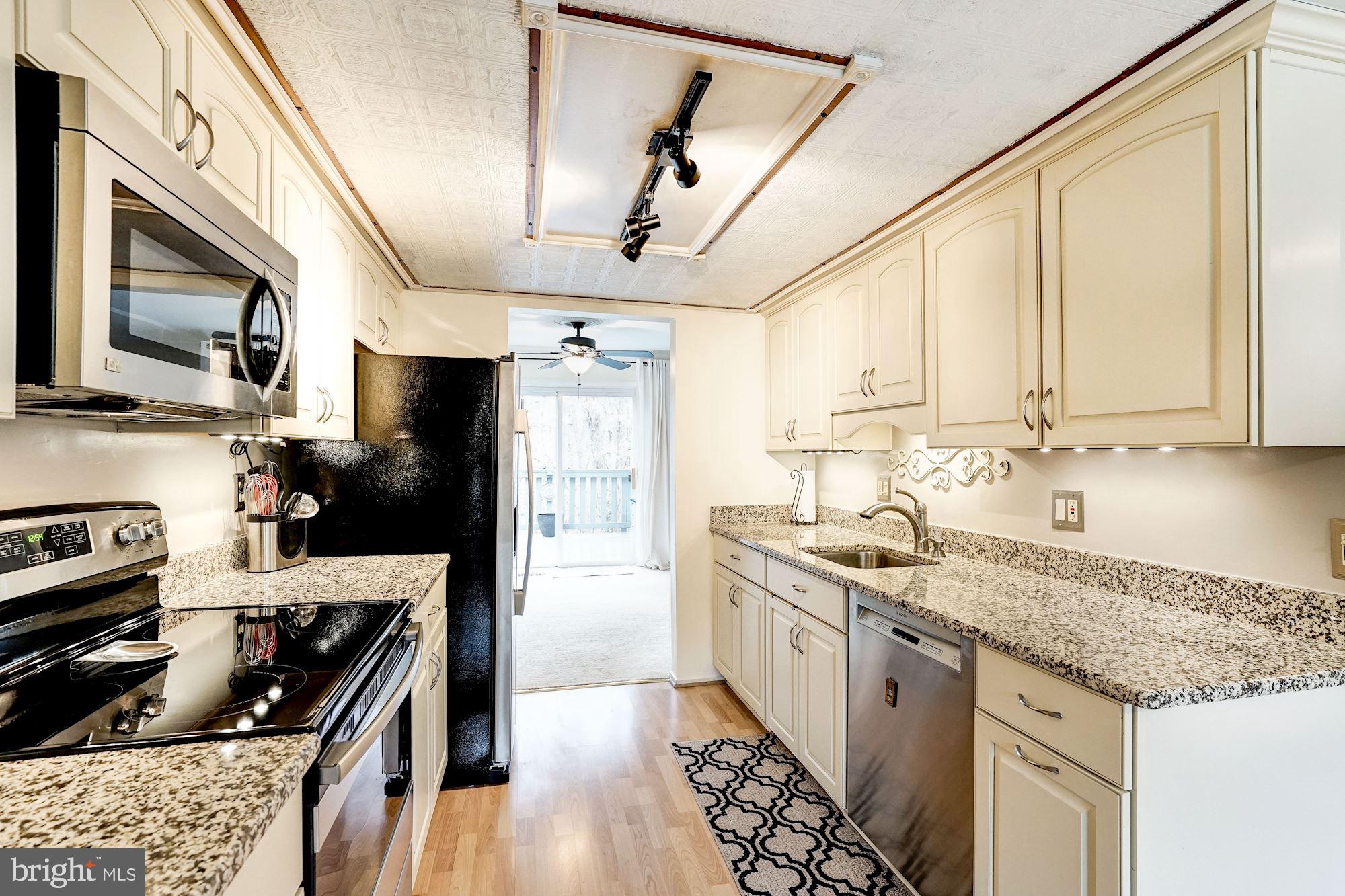 8552 Gwynedd Way Springfield, VA 22153 - Photo 13 of 37 Beautifully updated kitchen with granite