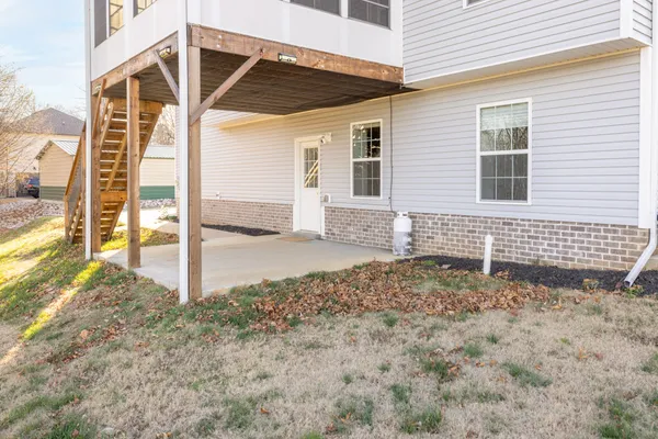 a view of a house with a backyard