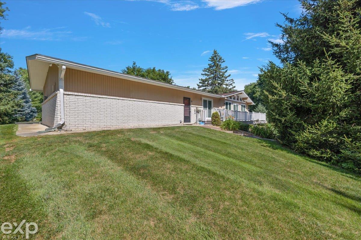 6577 High Rim Court Washington, MI 48094 - Photo 9 of 82 50182994-503c370f-7848-49c2-9740-ad0add8f3686.JPG