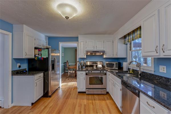 14 Valentine Road Hopkinton, MA 01748 - Photo 4 of 28 Gallery Image 4
