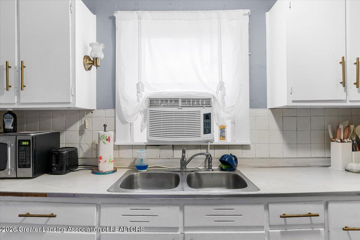 321 Renker Road Lansing, MI 48917 - Photo 7 of 19 12-Media Jett - 08
