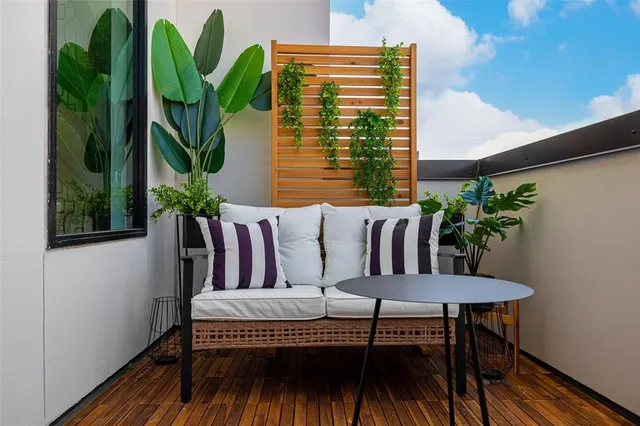 $899,000 | 610 North Oak Cliff Boulevard, Unit 203, Dallas, TX 75208