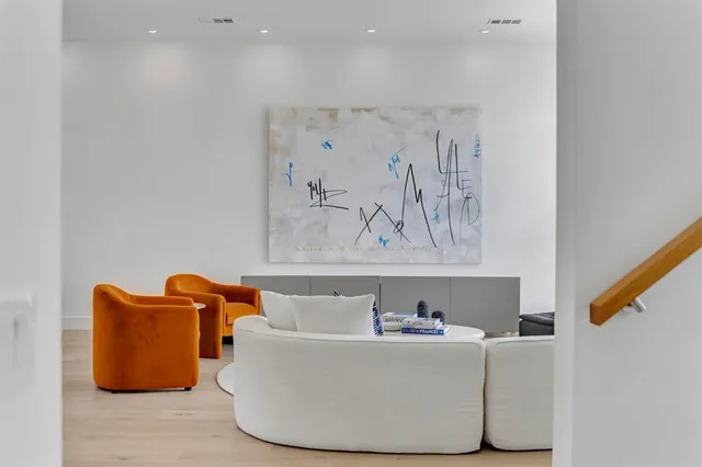 $899,000 | 610 North Oak Cliff Boulevard, Unit 203, Dallas, TX 75208