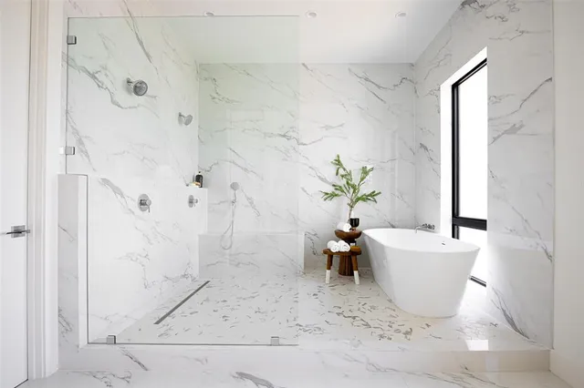 $899,000 | 610 North Oak Cliff Boulevard, Unit 203, Dallas, TX 75208