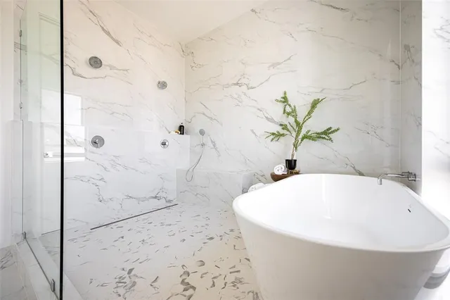 $899,000 | 610 North Oak Cliff Boulevard, Unit 203, Dallas, TX 75208