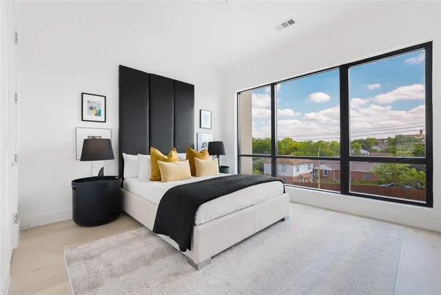 $899,000 | 610 North Oak Cliff Boulevard, Unit 203, Dallas, TX 75208