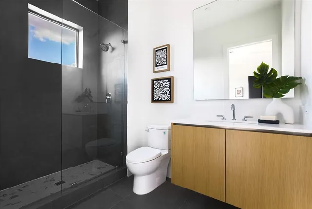 $899,000 | 610 North Oak Cliff Boulevard, Unit 203, Dallas, TX 75208