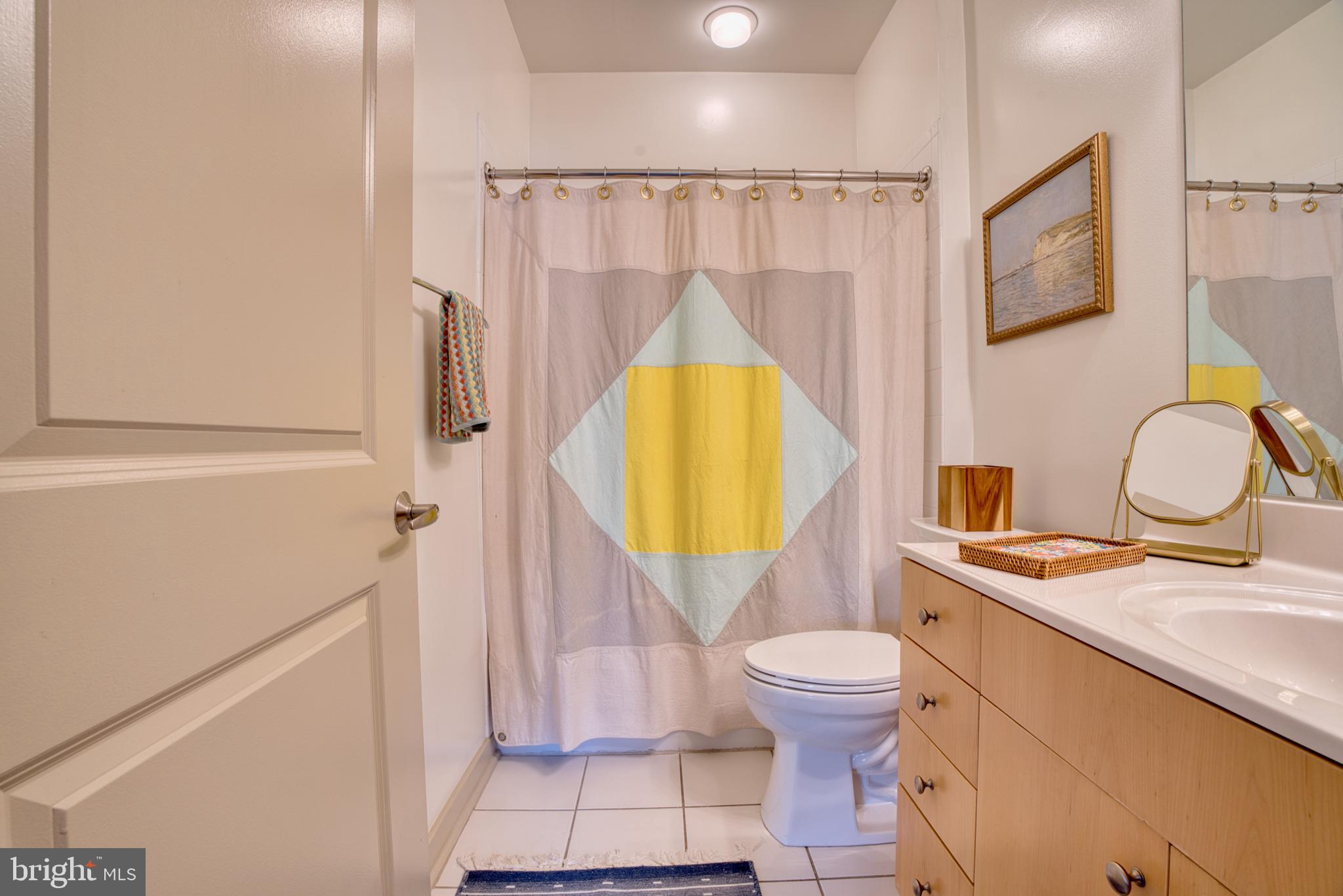 2007 Clipper Park Road, Unit 325 Baltimore, MD 21211 - Photo 21 of 41 Hallway Bath