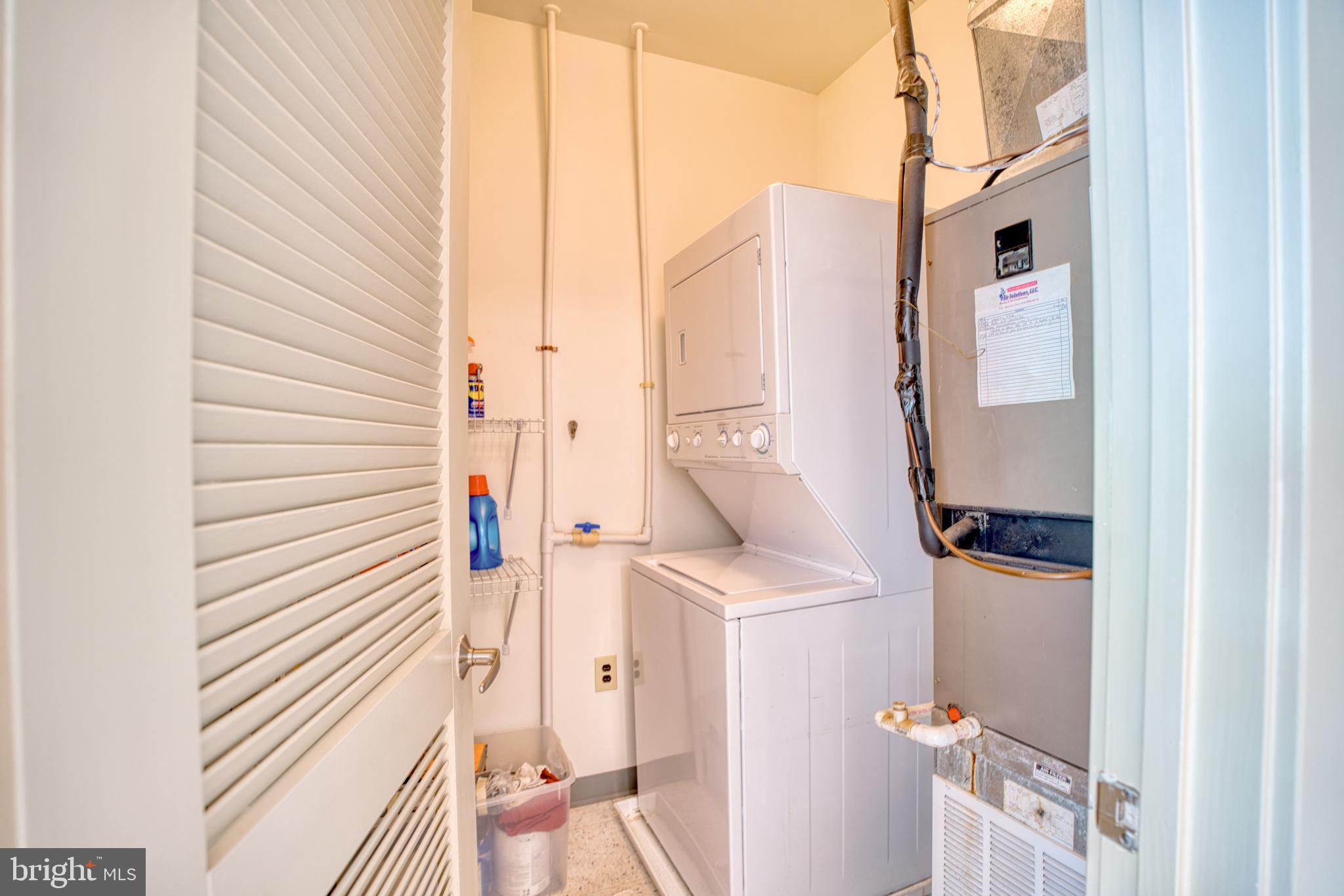 2007 Clipper Park Road, Unit 325 Baltimore, MD 21211 - Photo 29 of 41 In suite laundry