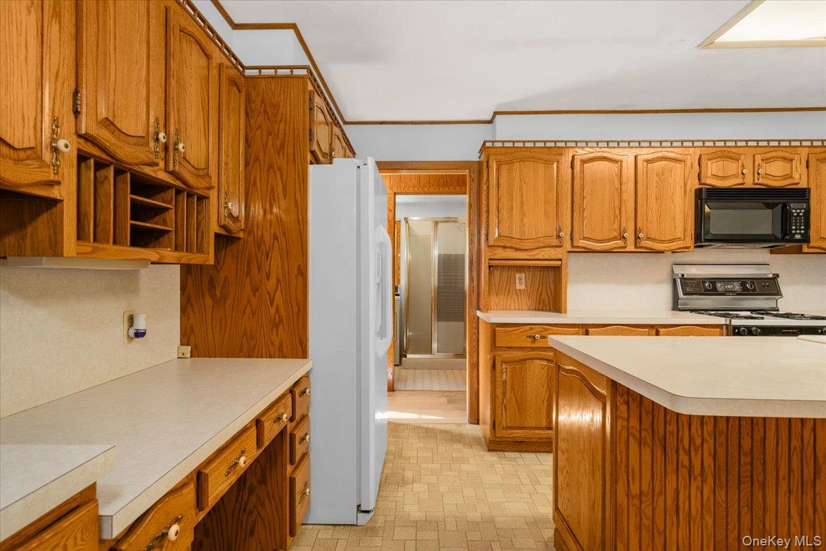 307 Big Island Road Warwick, NY 10921 - Photo 17 of 46 a kitchen that has a lot of cabinets in it
