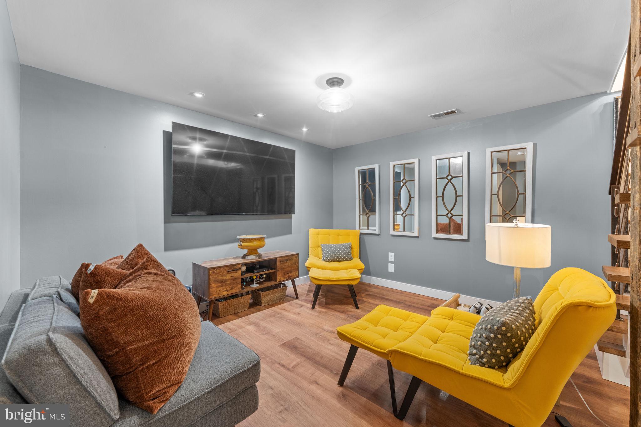 23375 Potts Mill Road Middleburg, VA 20117 - Photo 21 of 48 a living room with furniture and a flat screen tv