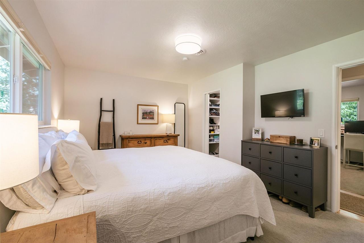 10659 Torrey Pine Road Truckee, CA 96161 - Photo 11 of 20 Gallery Image 11
