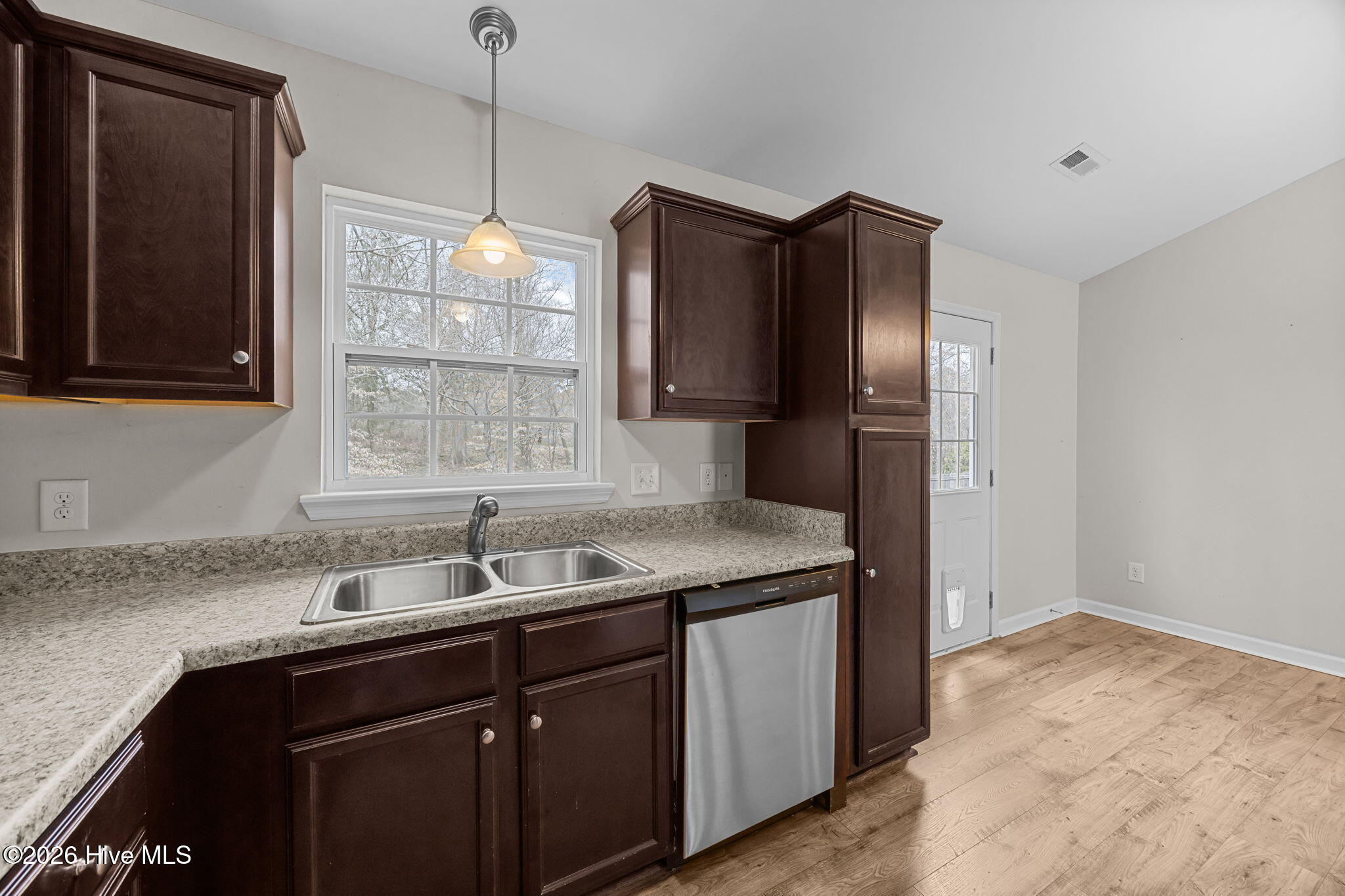 815 Little Roxy Court Jacksonville, NC 28540 - Photo 14 of 48 12-web-or-mls-815 Little Roxy Ct. 24