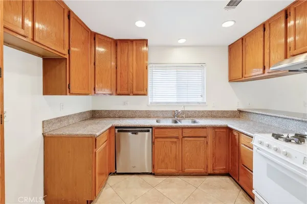 $798,000 | 10072 Meadowlark Avenue, Fountain Valley, CA 92708