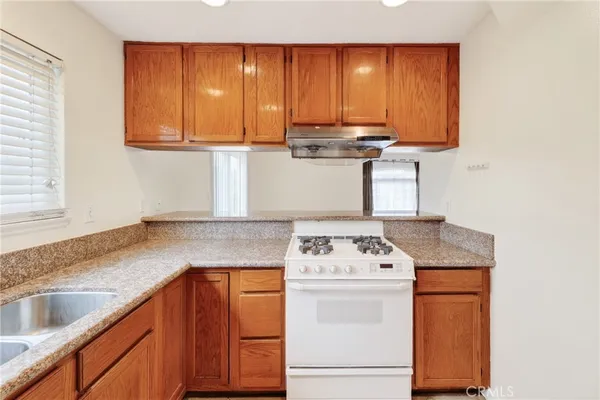 $798,000 | 10072 Meadowlark Avenue, Fountain Valley, CA 92708