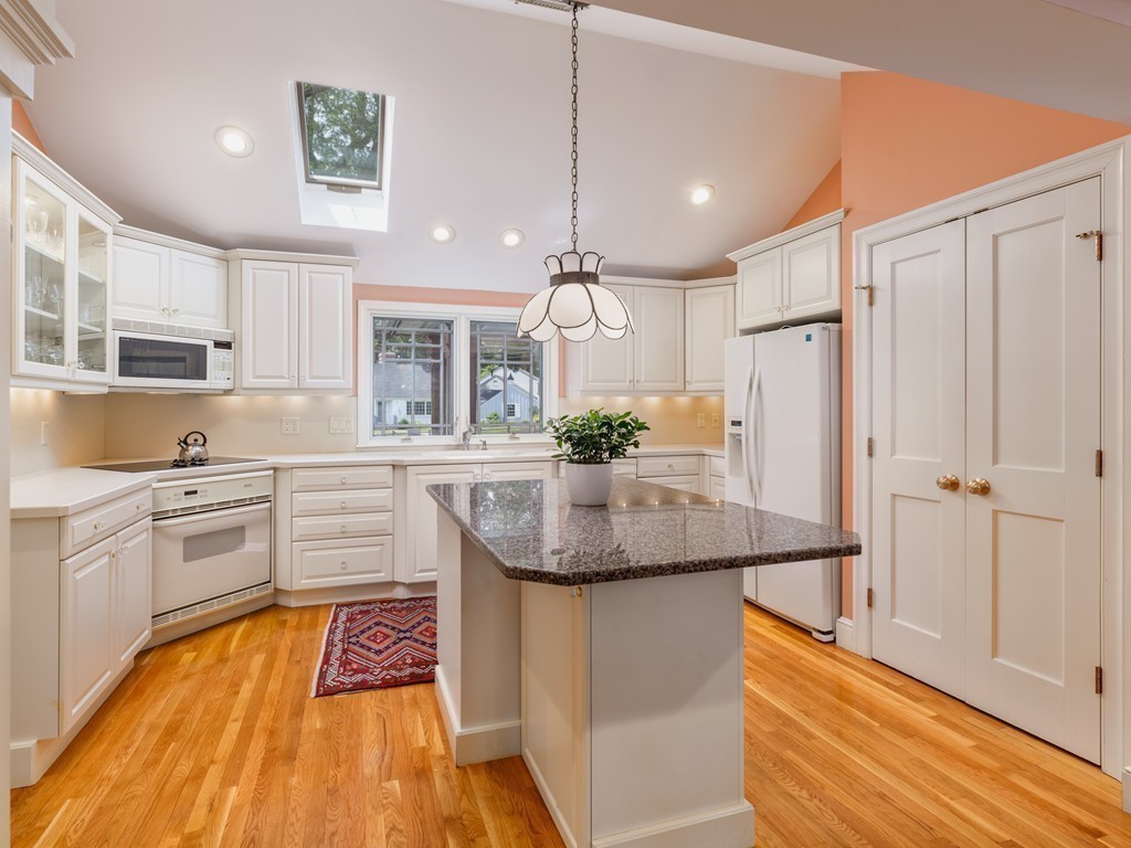 120 Locksley Road Lynnfield, MA 01940 - Photo 8 of 26 Gallery Image 8