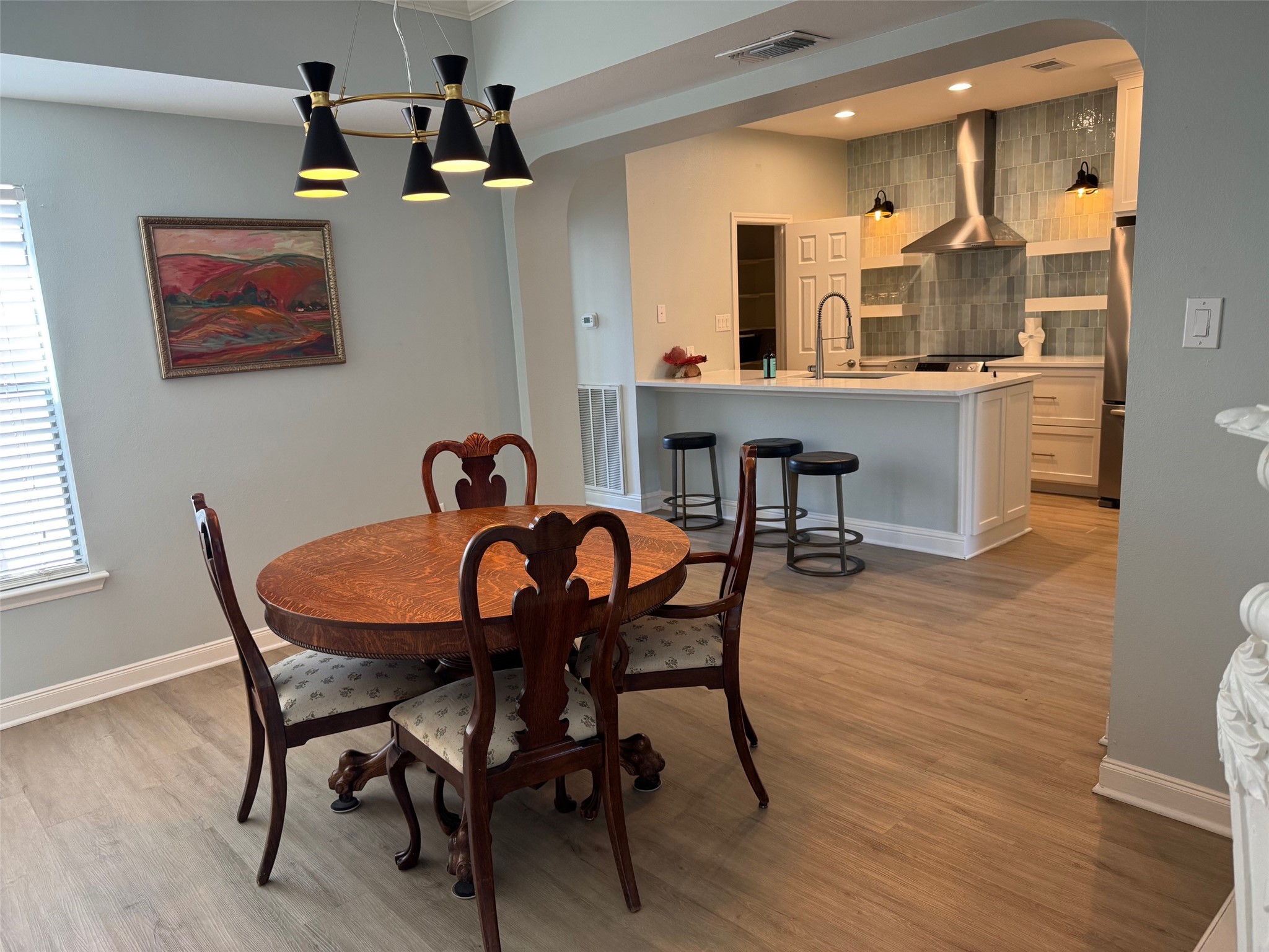 517 Mariners Drive Kemah, TX 77565 - Photo 18 of 26 a dining room with furniture and window
