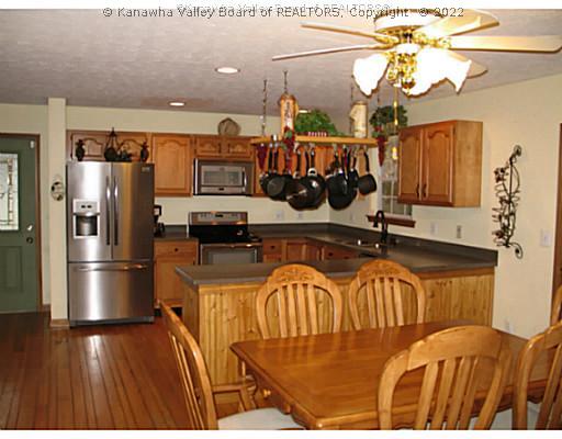 5 Sylvester Drive Winfield, WV 25213 - Photo 12 of 16 Kitchen.