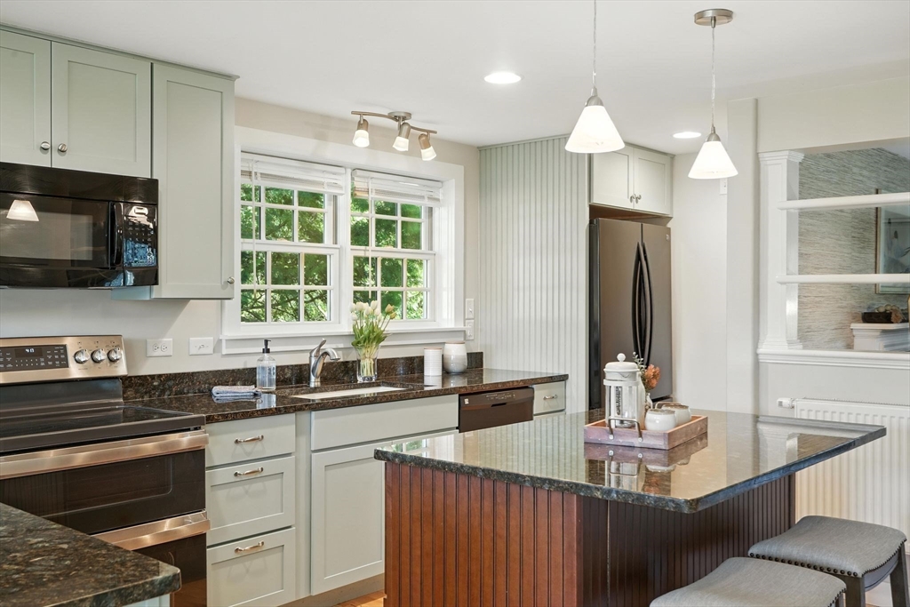124 Pomeroy Lane Amherst, MA 01002 - Photo 11 of 32 Gallery Image 11