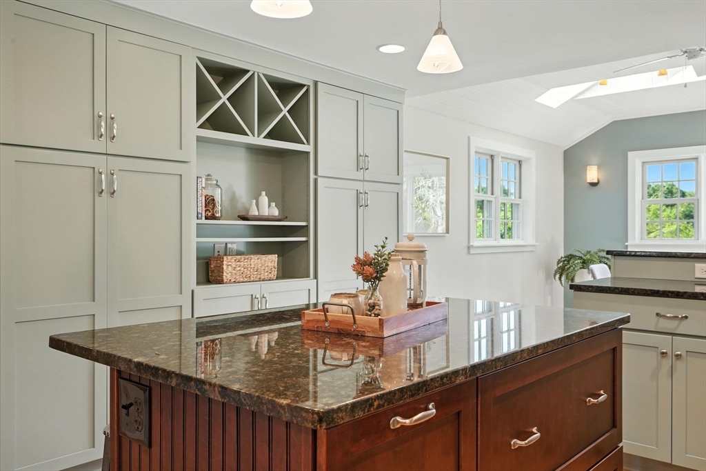 124 Pomeroy Lane Amherst, MA 01002 - Photo 12 of 32 Gallery Image 12