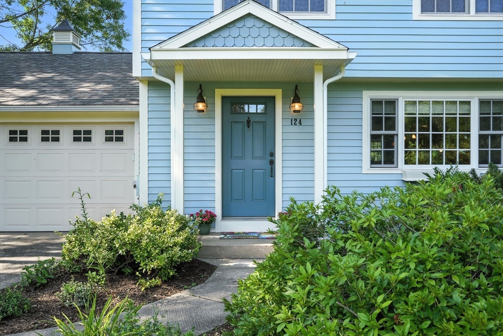 124 Pomeroy Lane Amherst, MA 01002 - Photo 3 of 32 Gallery Image 3
