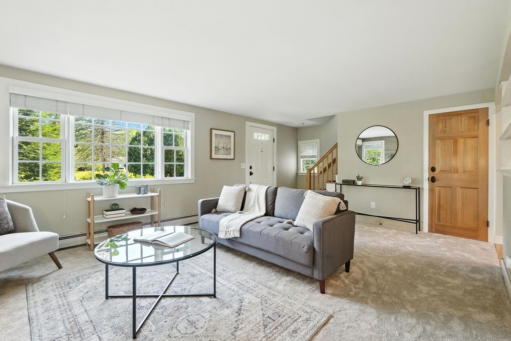 124 Pomeroy Lane Amherst, MA 01002 - Photo 5 of 32 Gallery Image 5