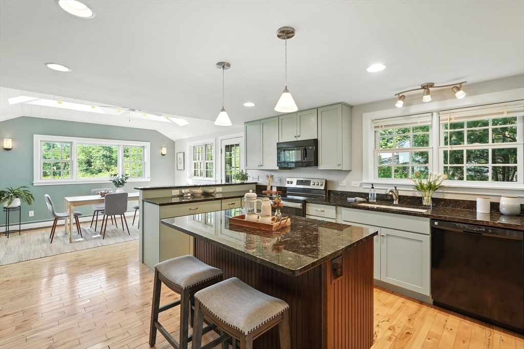 124 Pomeroy Lane Amherst, MA 01002 - Photo 6 of 32 Gallery Image 6