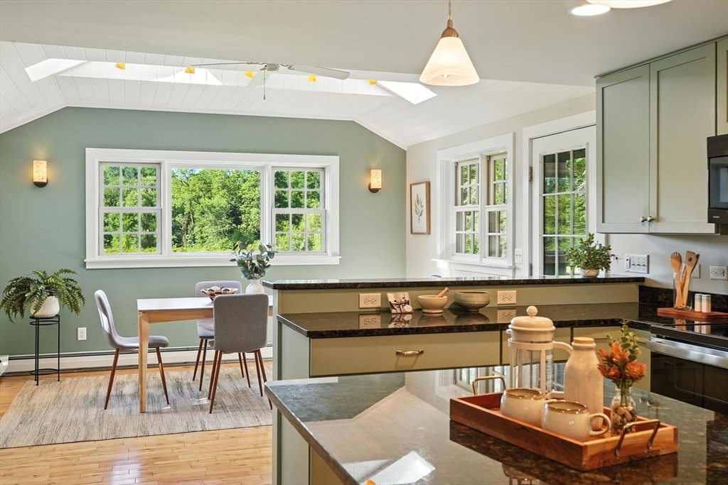 124 Pomeroy Lane Amherst, MA 01002 - Photo 7 of 32 Gallery Image 7