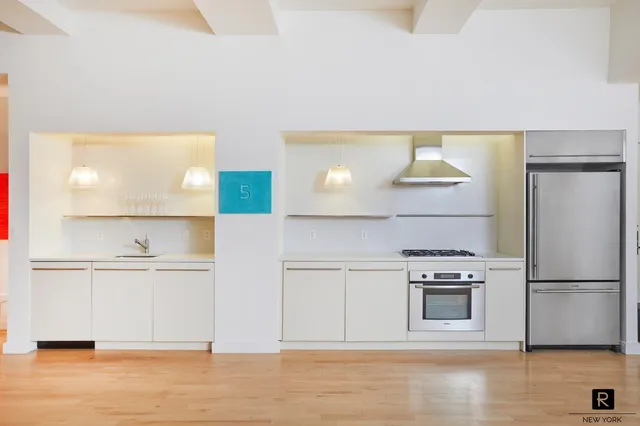 $2,595,000 | 15 Broad Street, Unit 2112 | Financial District