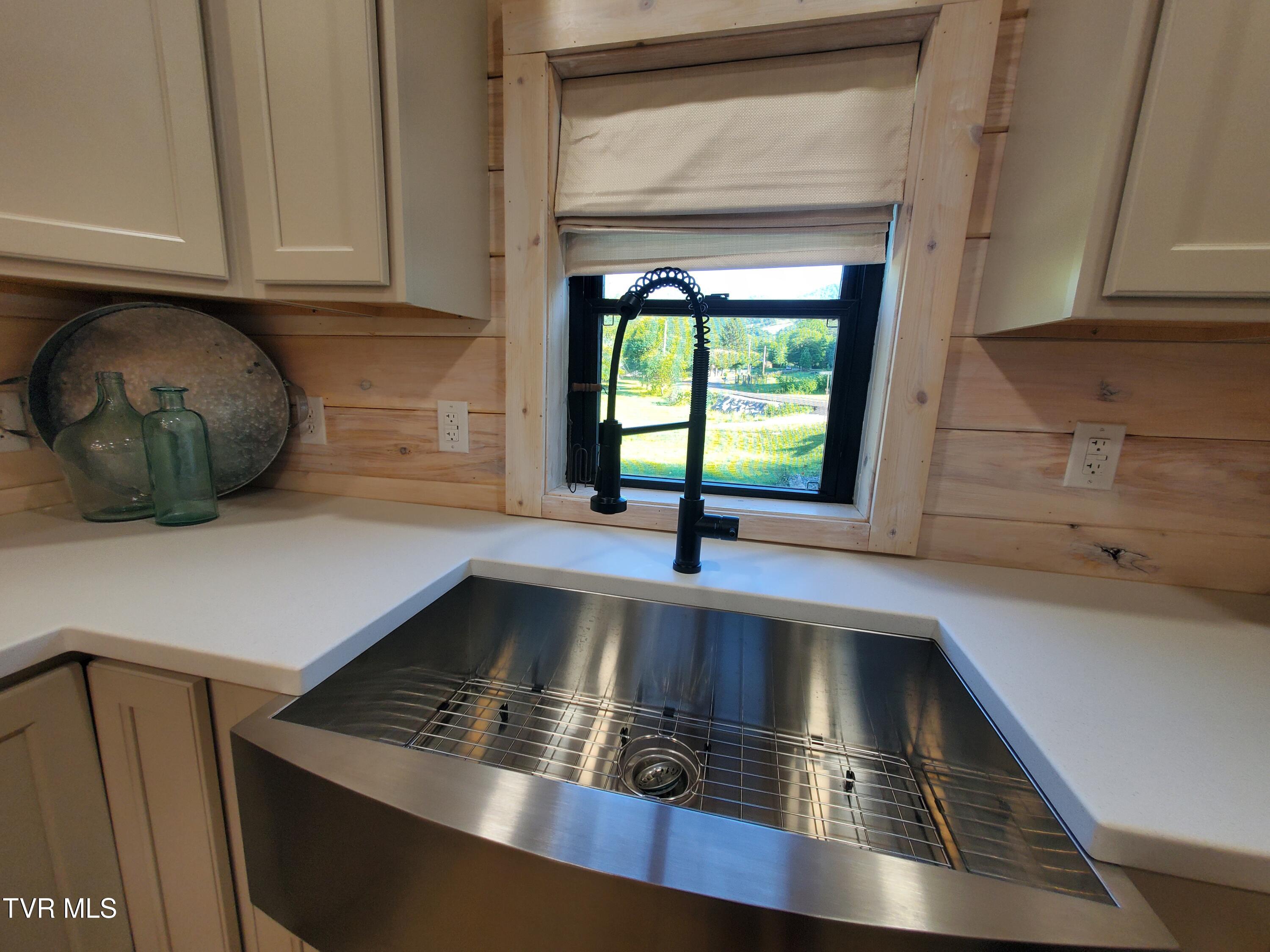 673 Hampton Creek Road Roan Mountain, TN 37687 - Photo 17 of 46 20260603_181808